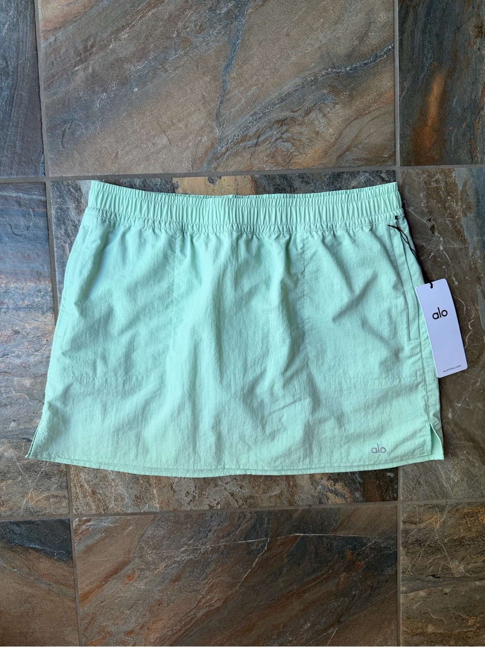 ALO Yoga Alumni Tennis Skirt NWT Women's Size Large Spearmint Green Mini Skirt